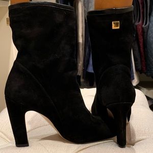 Size 6 1/2 black suede Brooks bootie